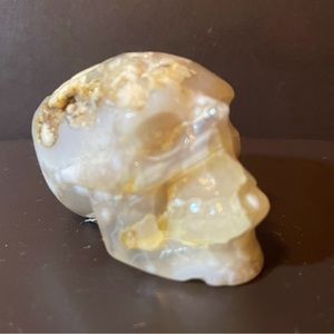 Beautiful Flower Agate Skull. 168 gr, 5.94 oz, 0.371 lb